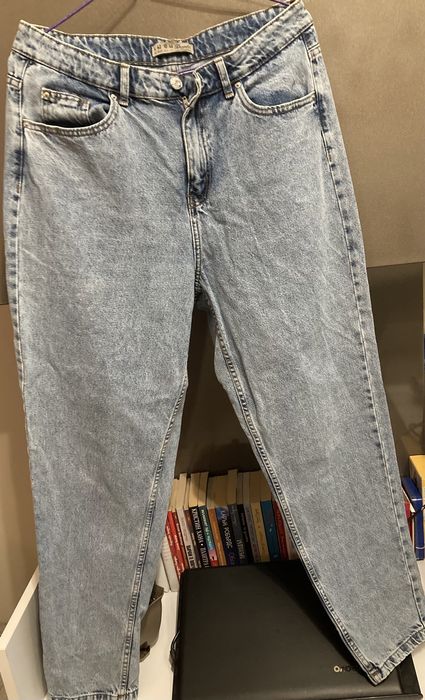 Дамски дънки размер 42 цена 15 лв.