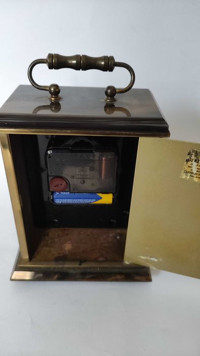 Английски масивен каминен часовник от месинг и изкуствен оникс