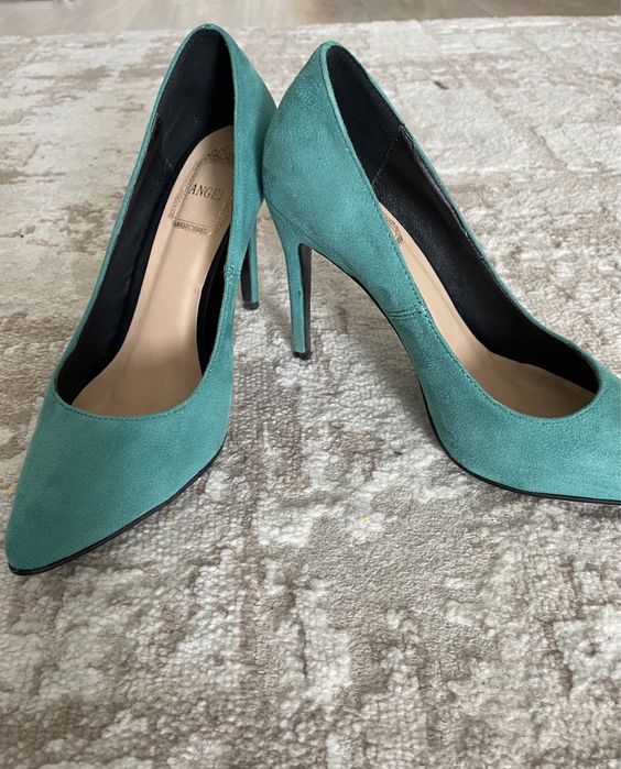 Продам туфельки замшевые