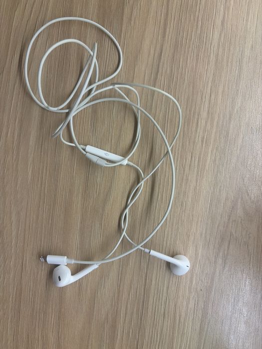 vand casti iphone cu fir