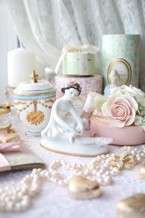 Антикварные коллекционные статуэтки