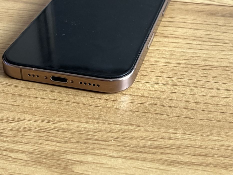 iPhone като нов 16 pro 128gb desert 90% бартер/заменям