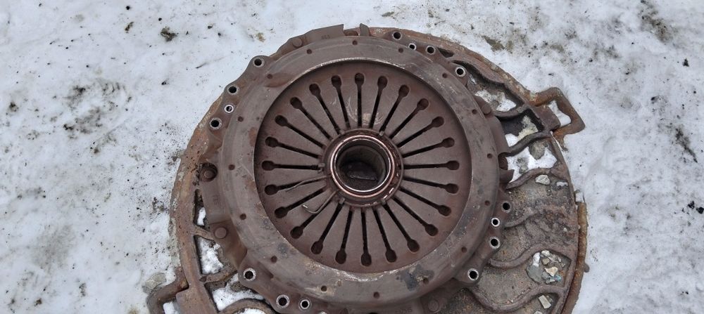 Запчасти на тягач