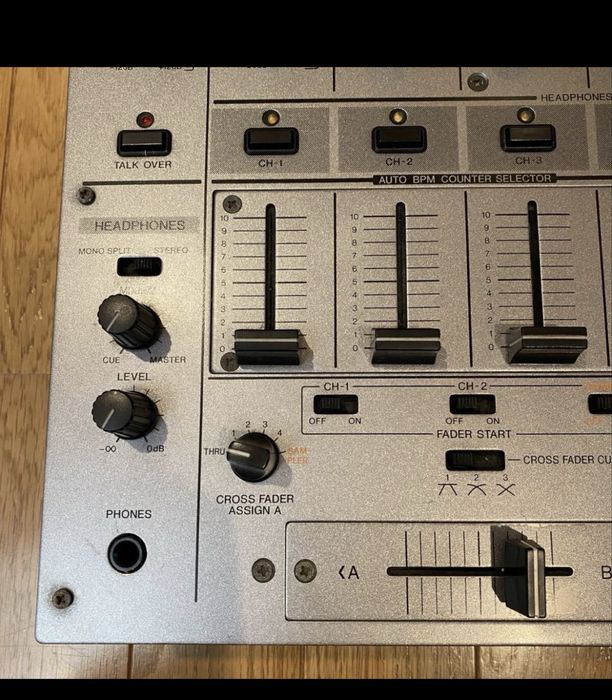 Pioneer DJM -600  4 canale