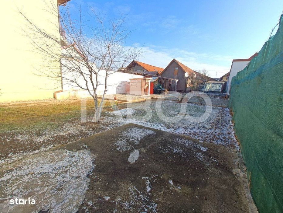 Casa cu 4 camere si curte 400 mp cu acces auto de vanzare in Selimbar