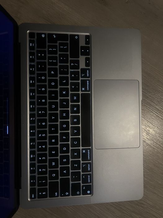 Apple MacBook Air 13” M1 (2020) – 8GB RAM / 512GB SSD