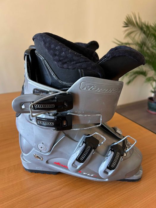 Ски Fisher 158 cm и автомати Salomon, отлично състояние