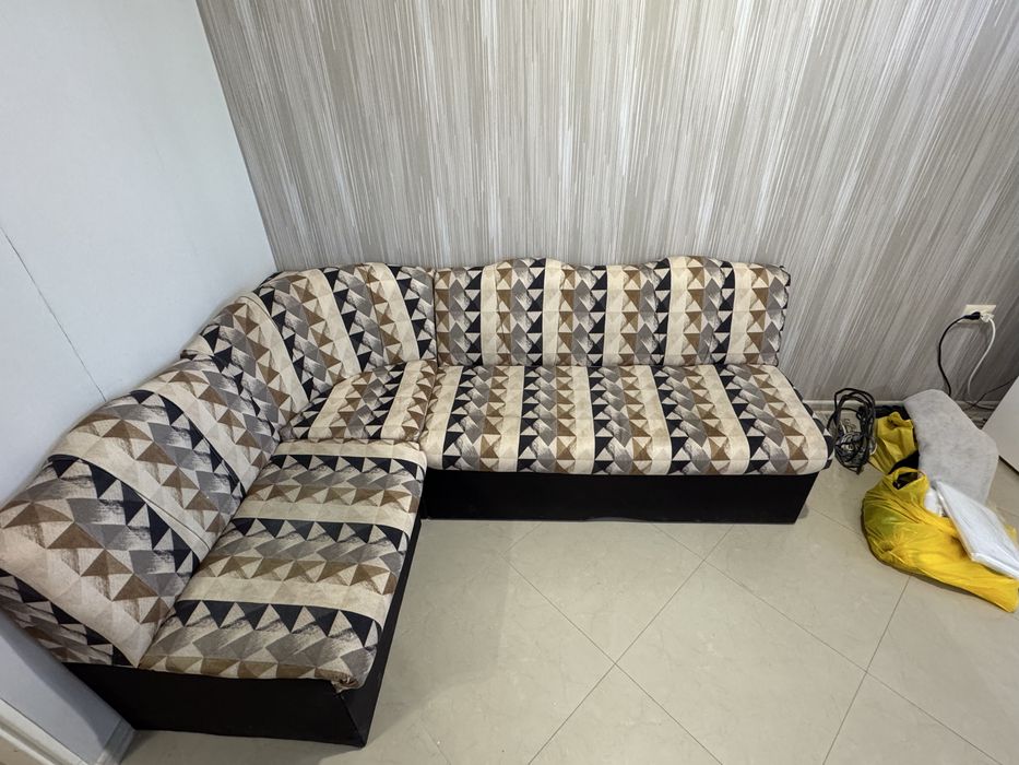 Ъглов кухненски диван