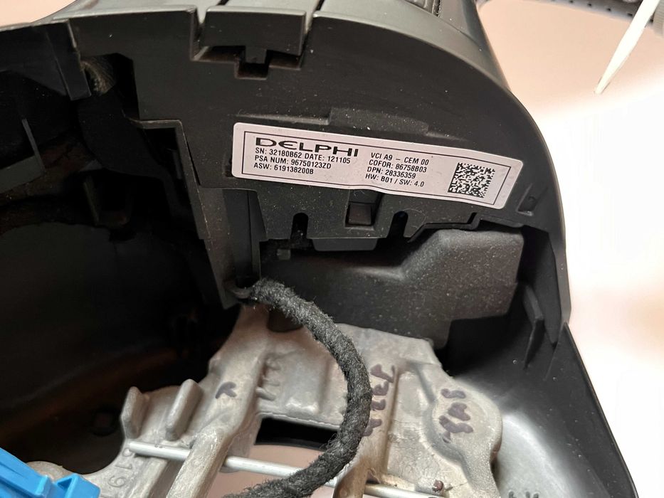 Оригинални с перфорирана кожа Мулти волани Peugeot 208 Пежо pejo