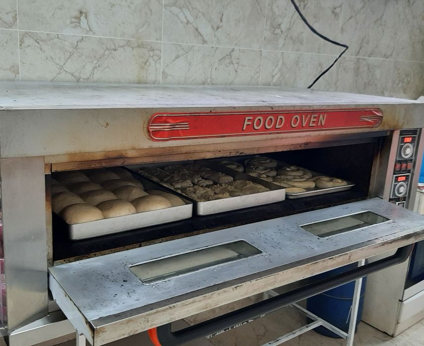 Продавам професионална фурна побира 3 броя тави 60х40