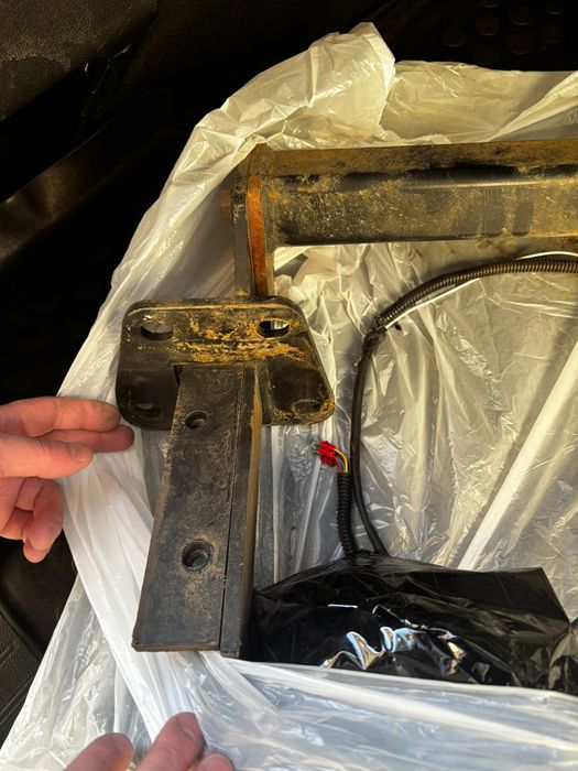 Продам фаркоп на субару аутбэк В 5