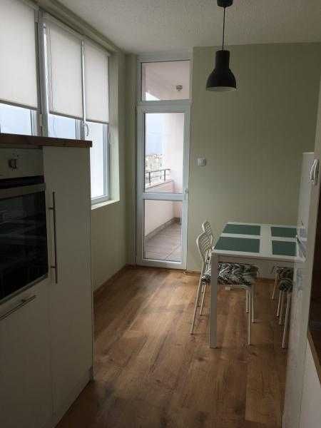 Дава се под наем Двустаен апартамент в Бургас, Център - 65 кв.м за 459 € - Снимка #2