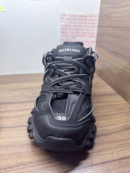 Balenciaga track 39