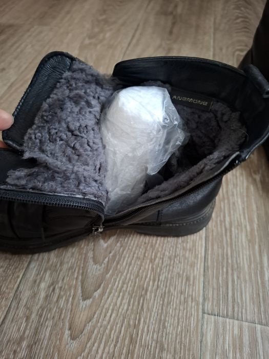 Продам женские зимние ботинки