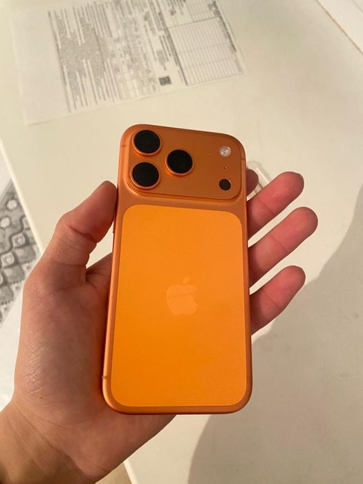 Продам Айфон 17 про