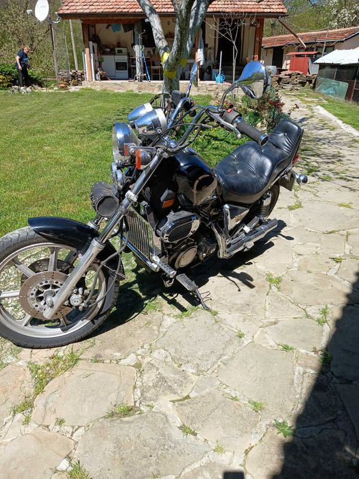 Мотоциклет Чопър 750кубика. Много е запазен.