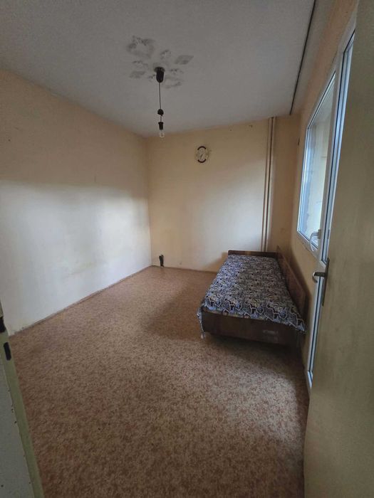 Продавам две стаи и кухня