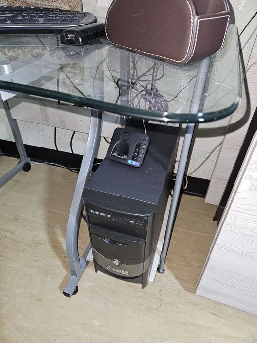 Продаётся стол под компьютер