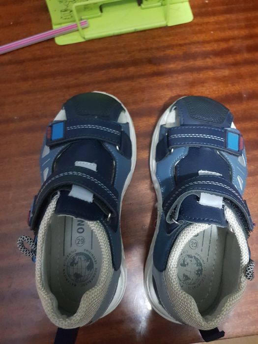 Продам новые сандали для мальчика