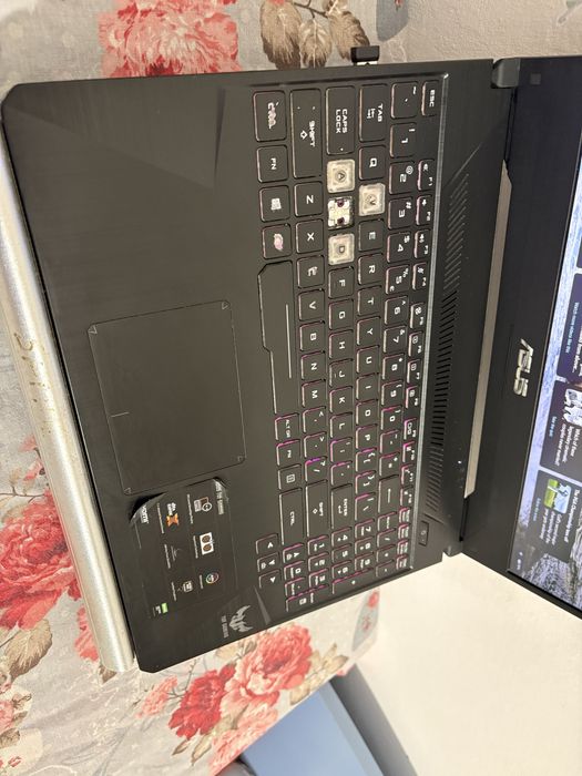 Vând sau schimb cu televizor smart  tv ASUS TUF Gaming A15 Ryzen GTX RTX 144Hz RGB DDR4 functioneaza bine