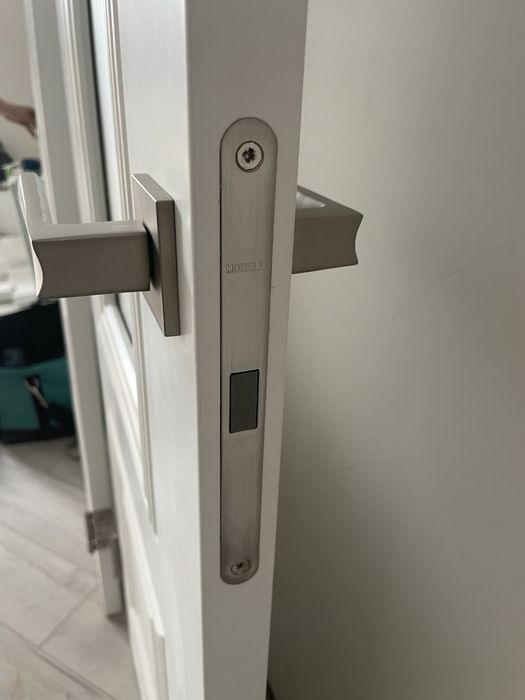 Проффесиональная установка дверей