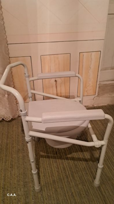 Санитарный стул .