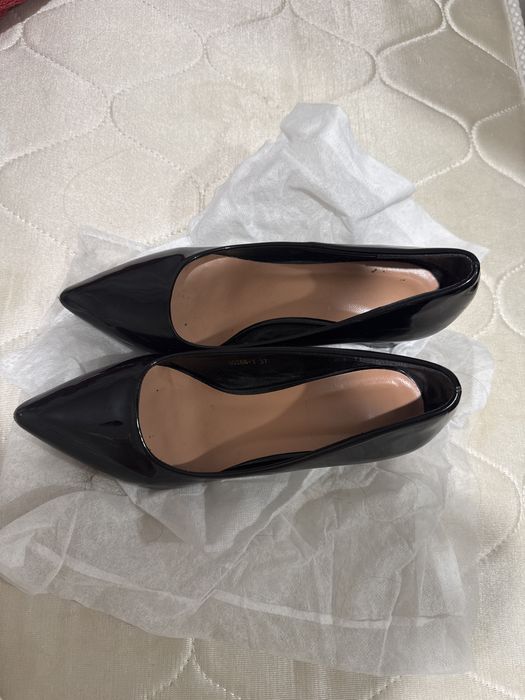 Продаю туфли 37 размера лакированные