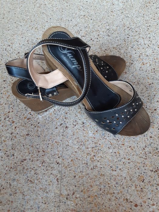 Елегантни кожени сандали 39 номер