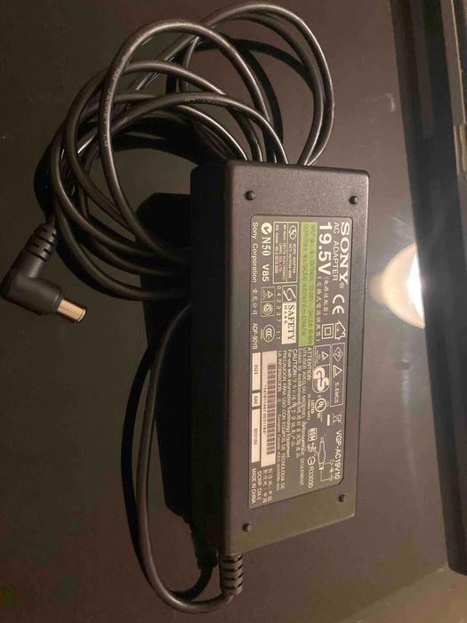 Продавам Sony VAIO VGN FZ 220U