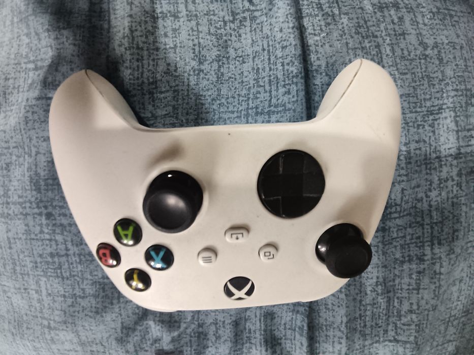 Vând pachet complect Xbox One 500GB