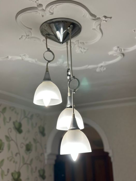 Продам срочно люстру