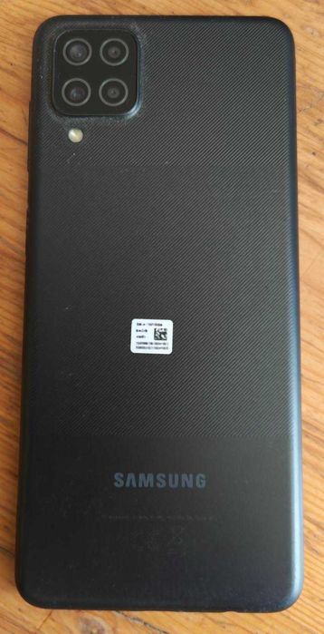 Продавам Samsung Galaxy A12 + протектор и черен кожен калъф