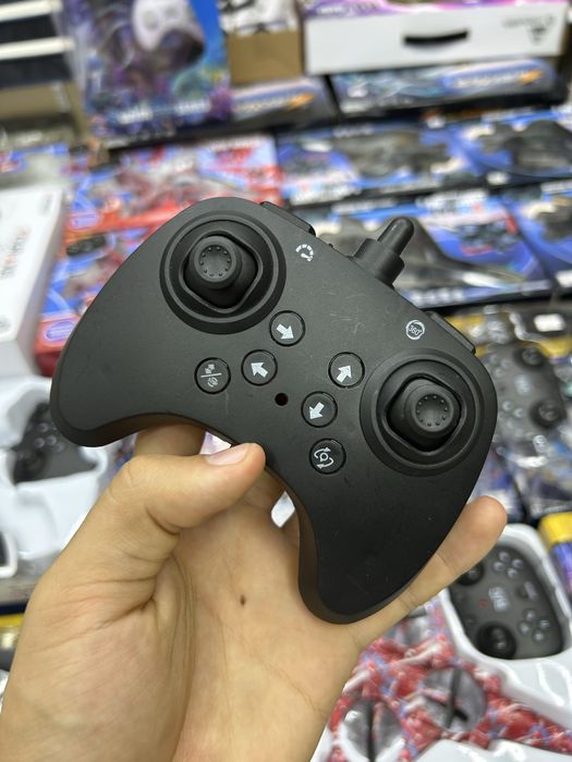 Dron,qiruvchi samalyot korinishida,20metr balandlikka 50 metr uzoqlikk