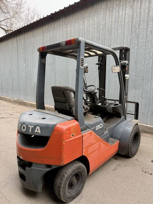 Вилочный Погрузчик Toyota 8FG20