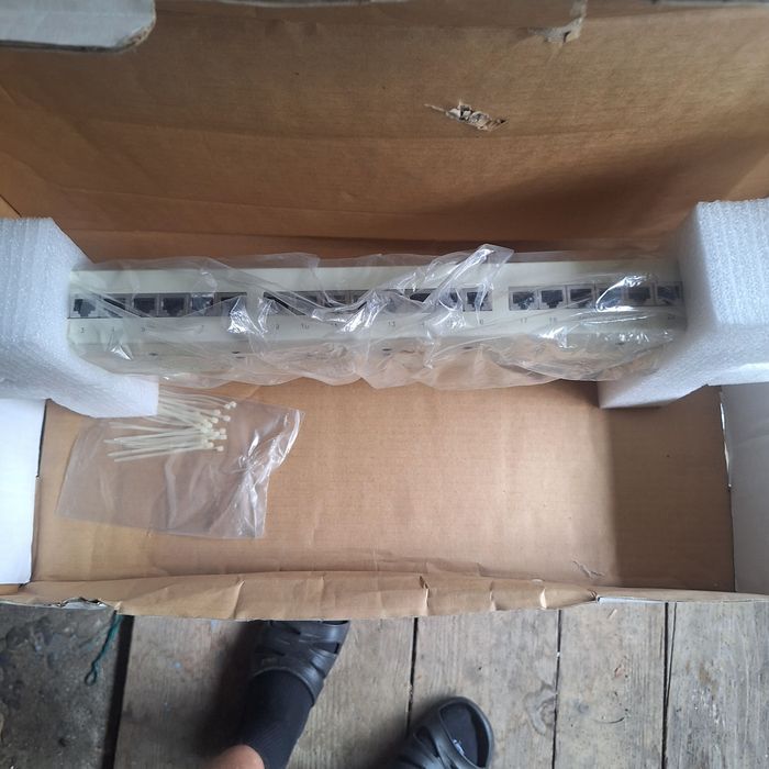 Switch 48 port cu Poe Ruckus - Refurbished