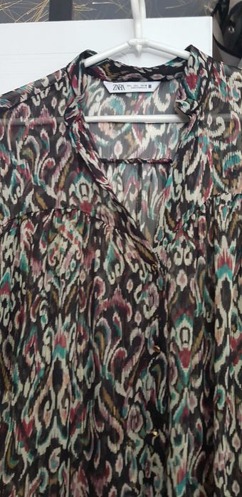 Продавам дамски ризи на марката ЗАРА