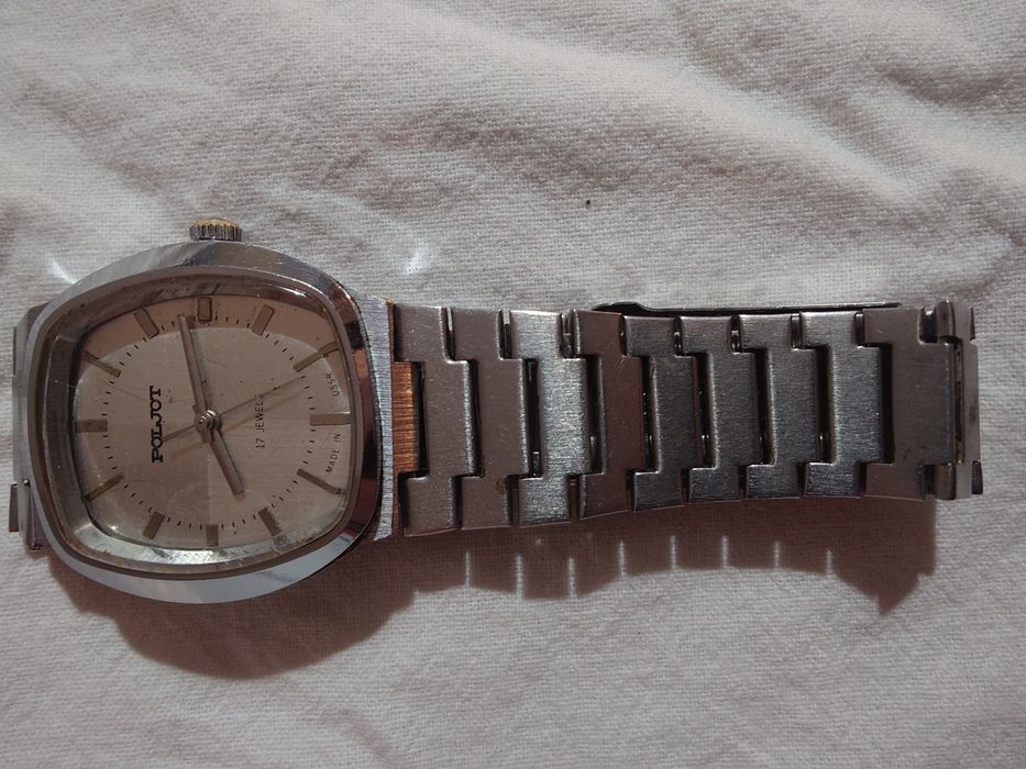 Полет, съветаки механичен часовник, с ръчно навиване.