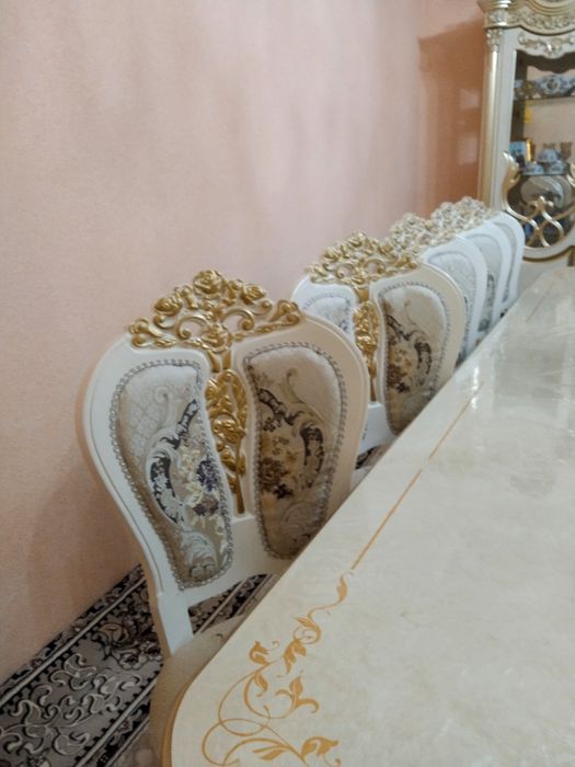 Стол и стулья без гарантии