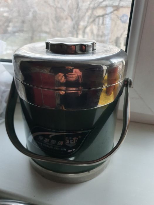 Термос суповой, нержавейка и две тарелки к нему