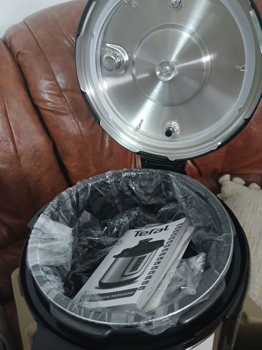 Multicooker Tefal neutilizat