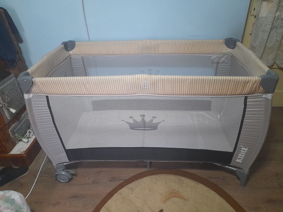 Vand pătuț pentru copii