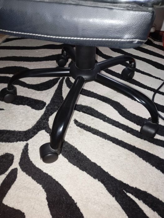 Vând scaun de gaming