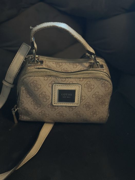 Оригинална чанта Guess