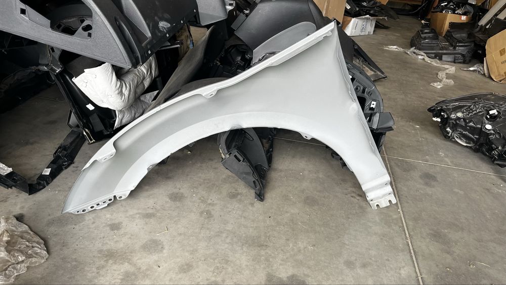 Volvo EX30 десен калник