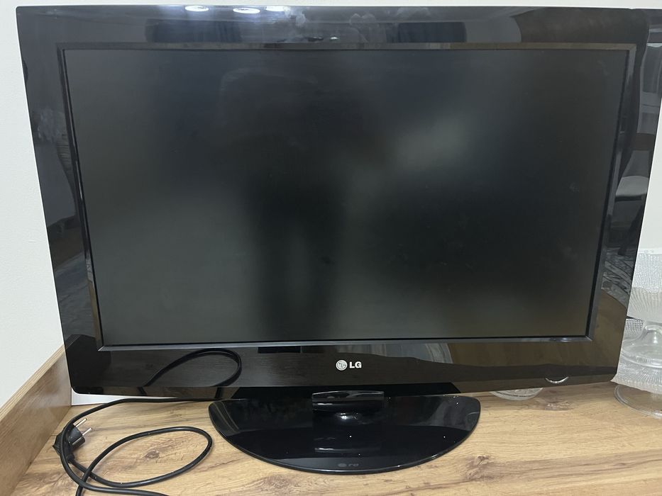 Продаю телевизор LG 32LG2000-ZA