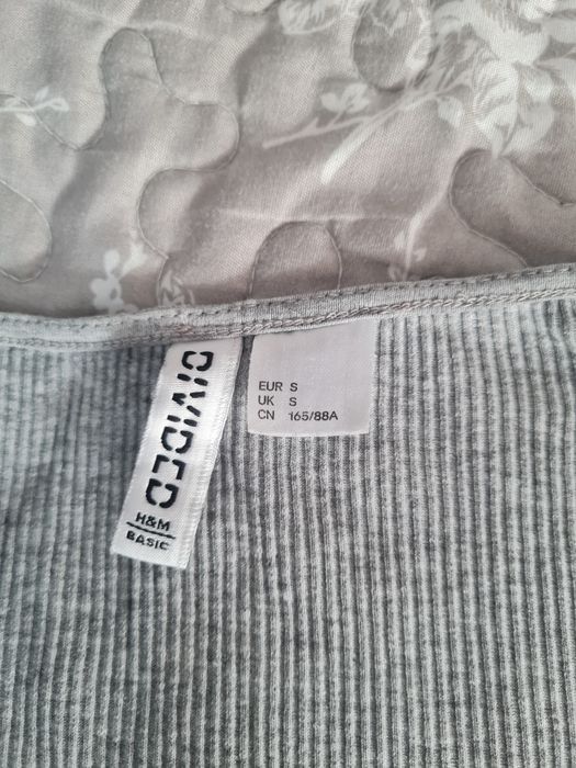 Vând rochii tot ce este în imagine 100 de lei