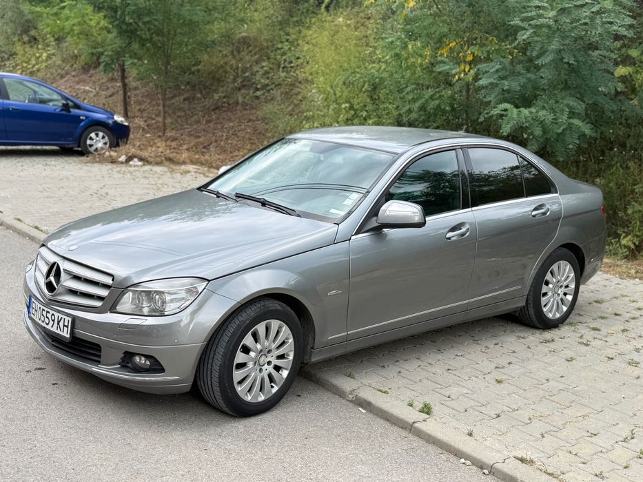 Автомобил Мерцедес Ц 220
