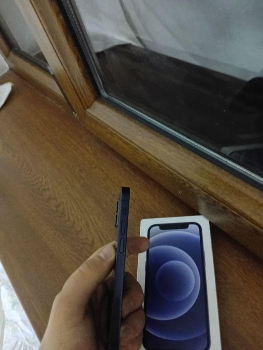 Iphone 12 mini. Ochilmagan