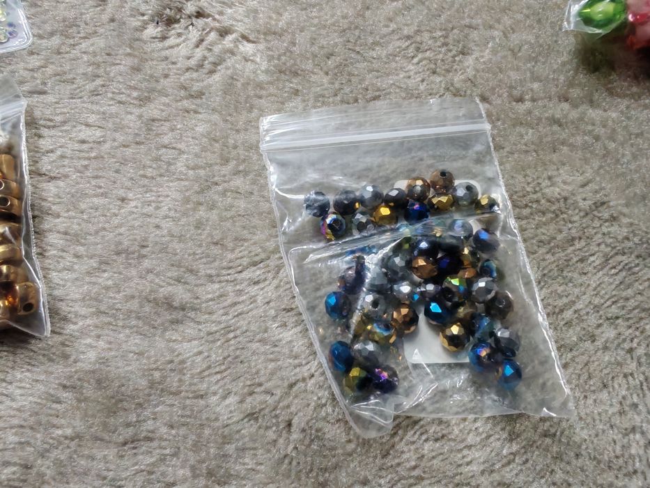 Бисер, стразы для рукоделия