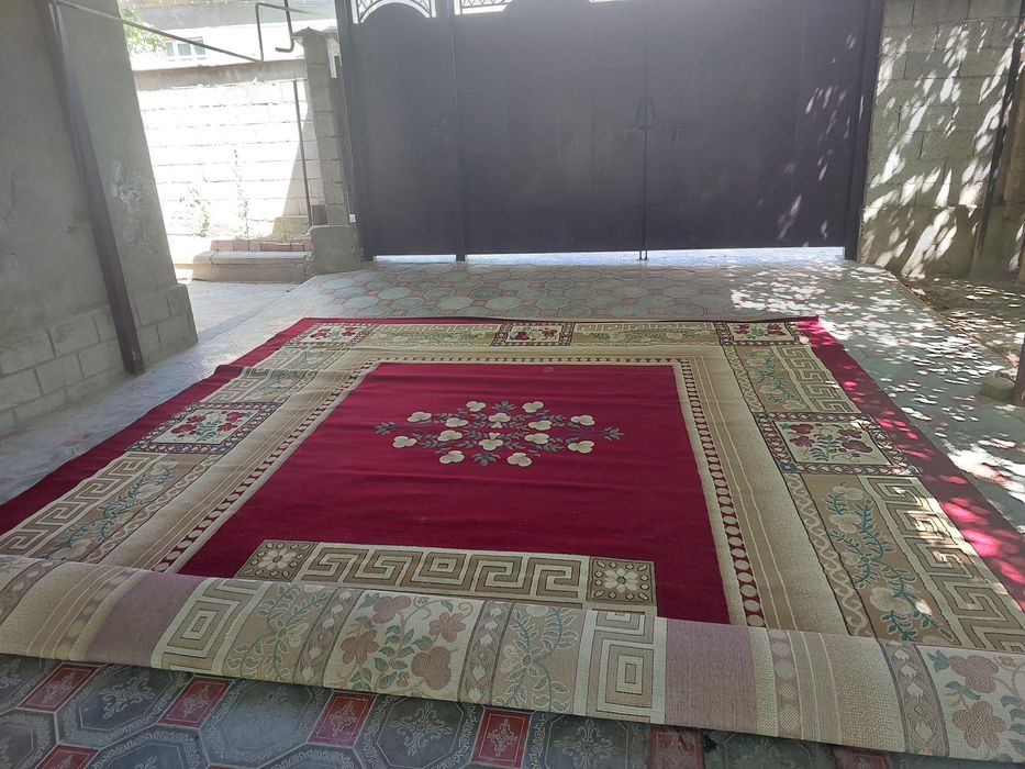 Продаются ковры б/у отдам дёшево